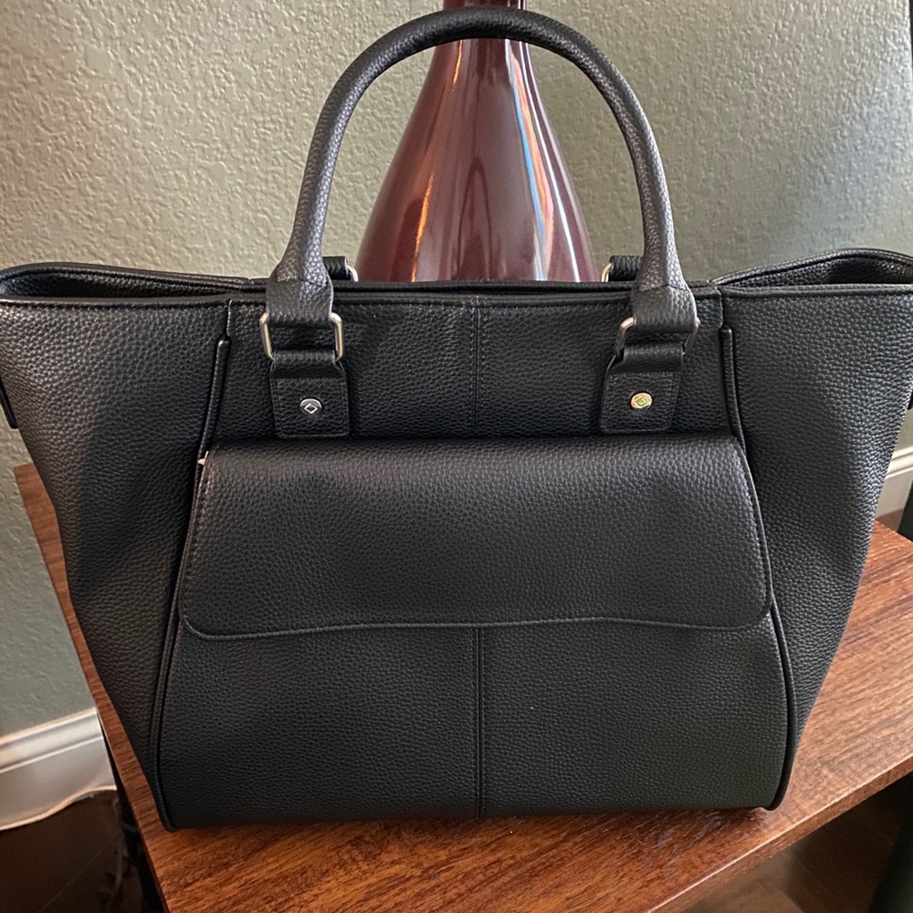 Thirty-One Diamond District - Black Beauty Pebble